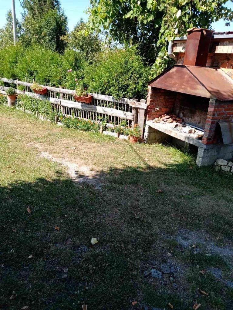 Penzion Farma 2 Cazin Exteriér fotografie